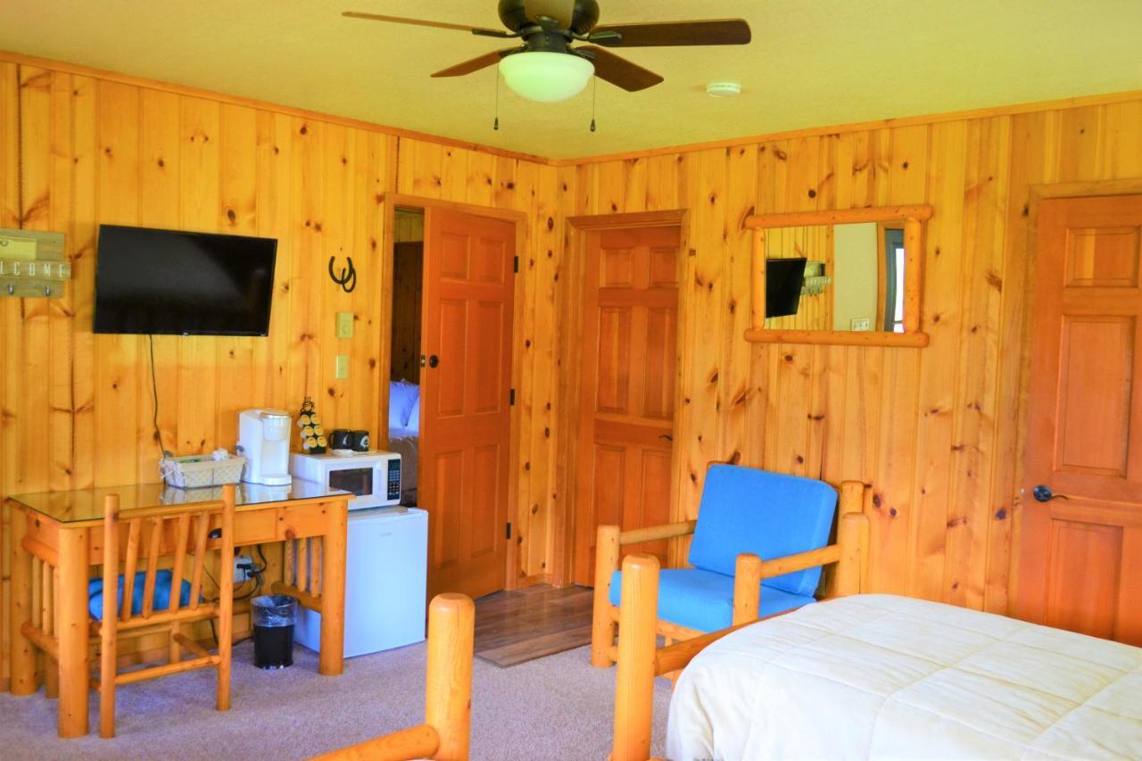 Twin Peaks Guest Ranch Villa Salmon ภายนอก รูปภาพ