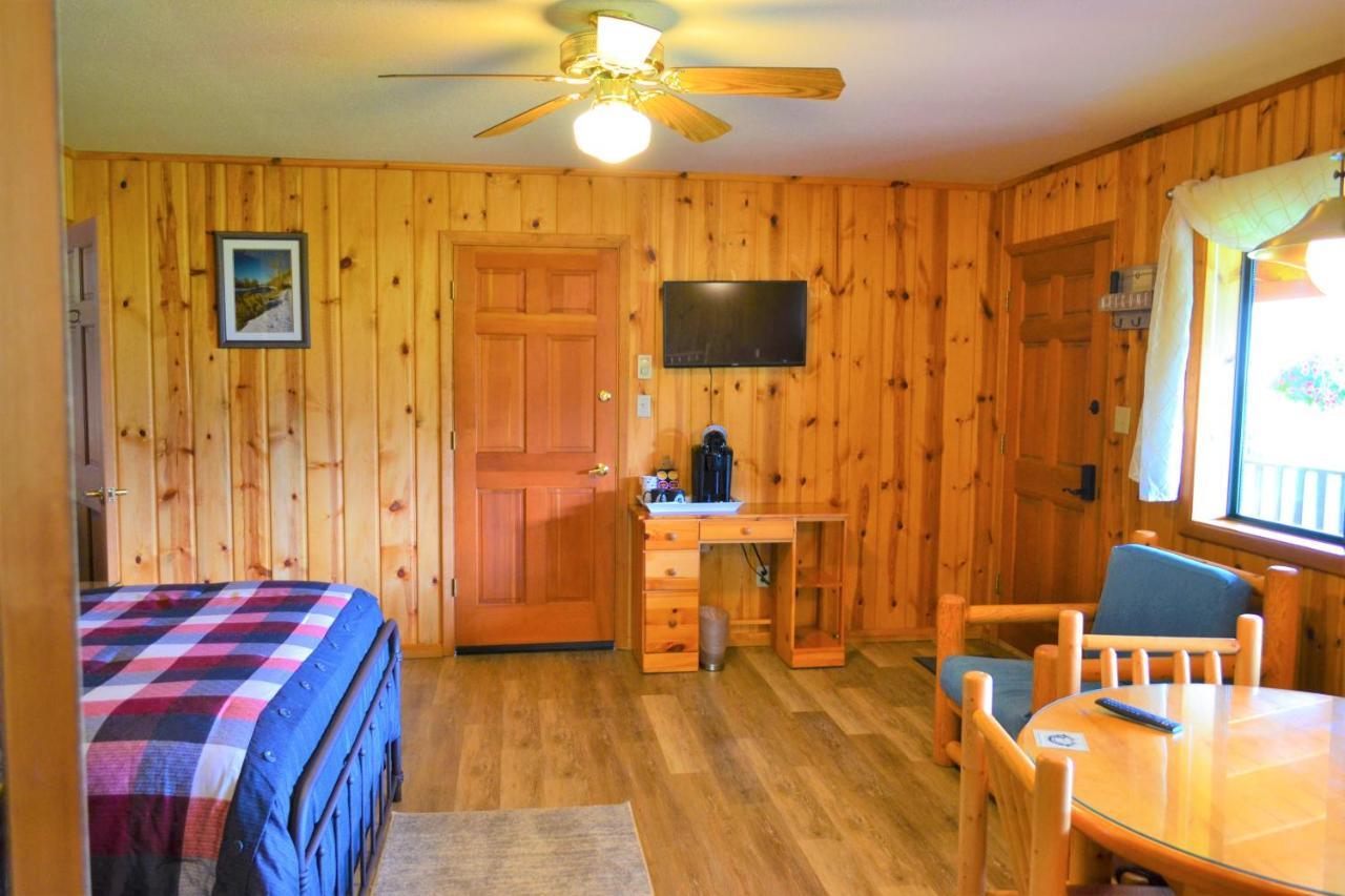Twin Peaks Guest Ranch Villa Salmon ภายนอก รูปภาพ