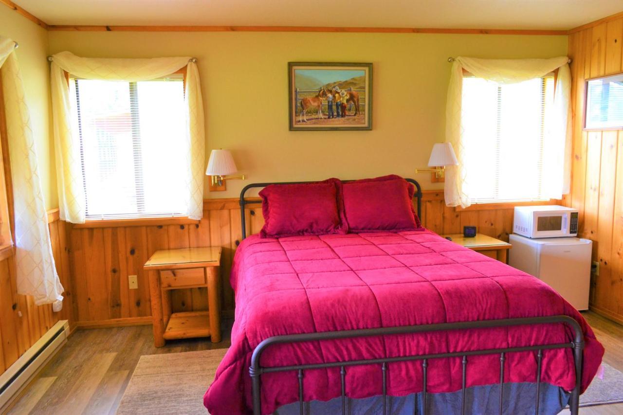 Twin Peaks Guest Ranch Villa Salmon ภายนอก รูปภาพ