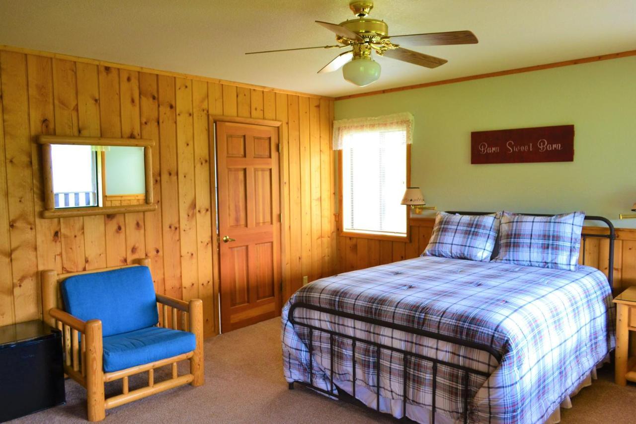 Twin Peaks Guest Ranch Villa Salmon ภายนอก รูปภาพ