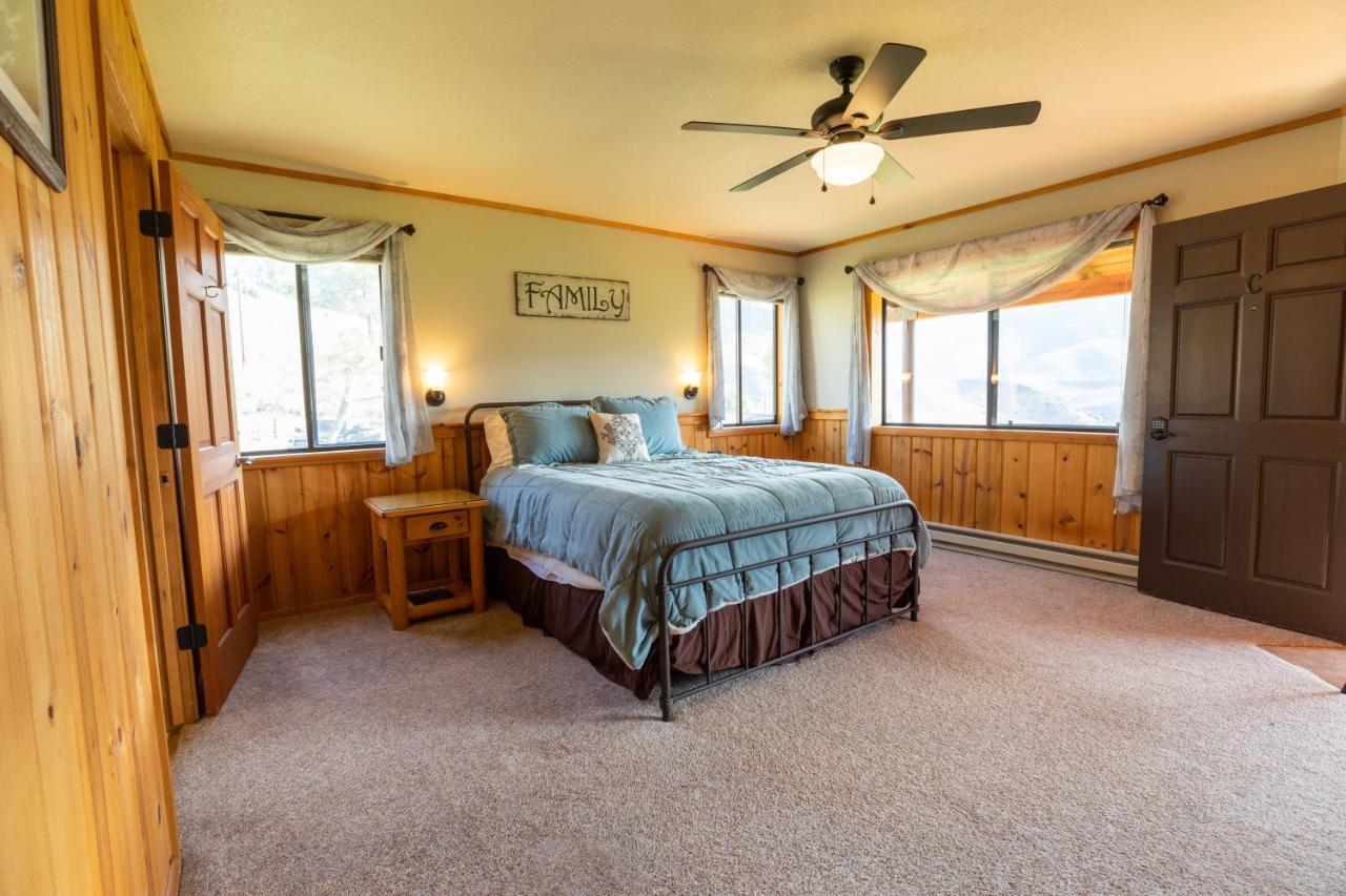 Twin Peaks Guest Ranch Villa Salmon ภายนอก รูปภาพ