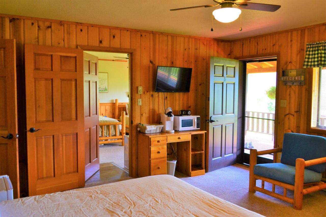 Twin Peaks Guest Ranch Villa Salmon ภายนอก รูปภาพ